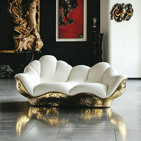 Canapé en tissu laiton de luxe, style designer, inspiré de l'art moderne, mobilier créatif pour villas et maisons, personnalisation sur mesure.