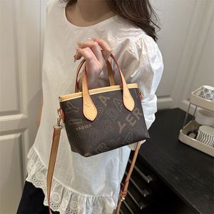 Fashionable Retro Crossbody <b>Bag</b> European American Style Casual Letter Printed Waterproof PU Waterproof Casual Shoulder Handbag - Product Image 2