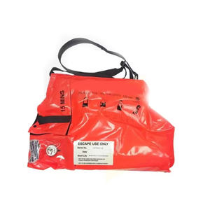 Unidad EEBD con silbato integrado y tiras reflectantes en la capota para mayor visibilidad y sonoridad durante operaciones de búsqueda y rescate - Product Image 1