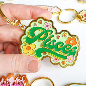 LLavero de Metal de aleación de Zinc con logotipo personalizado, llavero de esmalte de piña de Anime de dibujos animados de frutas 3D para mujer, etiquetas bonitas para llaves - Product Image 3