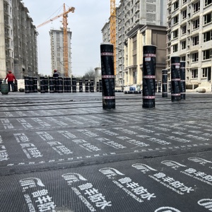 Membrane d'étanchéité en bitume modifié SBS/APP résistante aux UV de 3 mm pour toiture de sous-sol et utilisation extérieure - Product Image 3