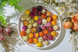 Palline di fiori cinesi fatte a mano che fioriscono il tè 18 pz/confezione regalo di rosa gelsomino crisantemo giglio di ibisco fiore misto OEM tè regalo - Product Image 5