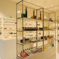 ONI Shopfitting + Magasin de parfums et de cosmétiques-Espace d'affichage exquis-Création d'ambiance haut de gamme, aide à la présentation de la marque