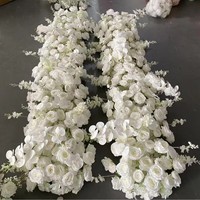 Op maat gemaakte bloemenbogenarrangement met kunstbloemen voor bruiloftstafeldecoratie