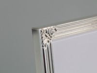Nuevo Marco de Fotos Metálico Plateado con Patrón Tallado Europeo 2026, Exhibición de Fotos Horizontal y Vertical
