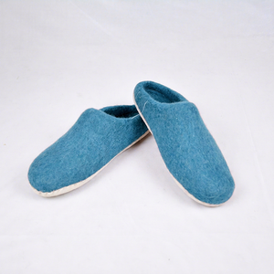 Pantoufles de luxe en feutre bleu sarcelle faites à la main en laine naturelle pour un confort ultime-Fermeture à enfiler pour l'automne, l'hiver et le printemps - Product Image 1