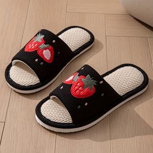 Chaussons d'intérieur pour femmes Strawberry Four Seasons, antidérapants, semelle souple, silencieux, PVC - Product Image 5