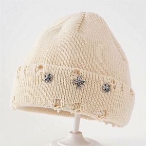 Bonnet en tricot acrylique unisexe style streetwear décontracté et déchiré, avec revers et épingles, pour le hip-hop, vente en gros - Product Image 6