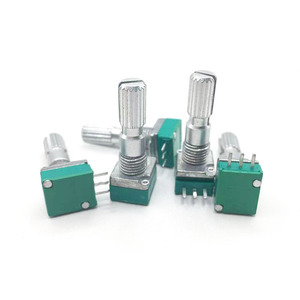 Potentiomètre rotatif simple, double, triple, quadruple RD915N 9 mm pour le contrôle audio, la réglure, l'intensité et la régulation de la vitesse - Product Image 6