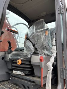 Excavadora de cadenas Doosan DX225LCA, modelo 2024, 22 toneladas, capacidad de cazo de 1.7m, 95% nueva, motor, caja de cambios y cojinetes originales americanos. - Product Image 6