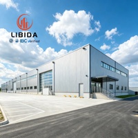 Taller Industrial Sostenible de Acero con Ahorro Energético y Sistema de Paneles Metálicos Aislantes de Alto Rendimiento