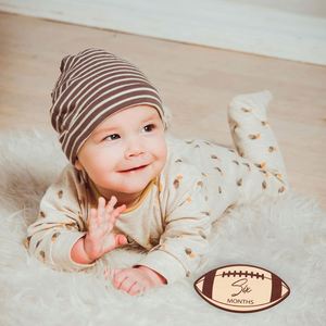 Set de Tarjetas de Madera para Fotografías de Bebés con Diseño Deportivo de Fútbol, Regalo Original para Padres Primerizos - Product Image 2