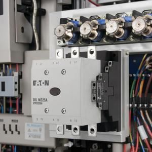 คอนแทคเตอร์ซีรีส์ DILM, 380 โวลต์ 400 560 กิโลวัตต์, 2 N/O, NC, RA 225: 110 - 250 40 60 เฮิรตซ์/110 350 ดีซี, เอซีและ - Product Image 3