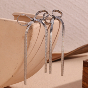 Dainty <span class=keywords><strong>oro</strong></span> placcato catena di <span class=keywords><strong>serpente</strong></span> <span class=keywords><strong>orecchini</strong></span> con fiocco in acciaio inox titanio gioielli regalo per le ragazze - Product Image 5