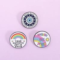 En gros, badges métalliques créatifs à thème de dessin animé, broches lettres arc-en-ciel uniques, série « Sensibilisation à l'Autisme »
