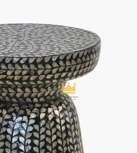 Taburete de dormitorio moderno hecho a mano con incrustaciones de nácar para decoración de interiores - Product Image 2