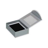 Boîte cadeau de luxe personnalisée en forme de livre magnétique, faite à la main, avec revêtement UV recyclable, vernissage, fenêtre transparente et insert en mousse