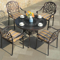 Ensemble de meubles d'extérieur en aluminium chaise de salle à manger 4 places avec table pour balcon, jardin, patio, banquet, hôtel, hall extérieur.