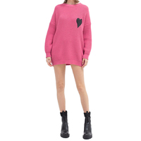 Vente en gros de robe d'école tricotée personnalisée à col rond et à épaules dénudées avec broderie en forme de cœur robe pull en coton acrylique pour femmes