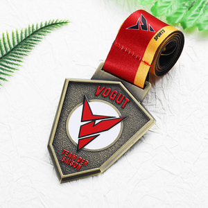 Yüksek Kaliteli Özel Madalyon Logo Harfli Antik Pirinç Kaplama <span class=keywords><strong>Metal</strong></span> Madalyalar Kişiselleştirilmiş Emaye Döküm 3D Ödül Madalyaları - Product Image 3
