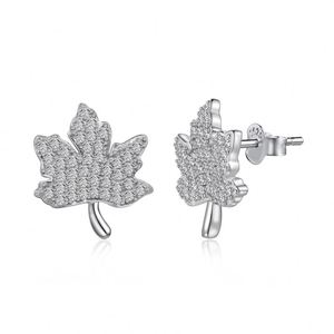 Pendientes de Plata de Ley Dylam, Hipoalergénicos, Resistentes al Deslustre, con Baño de Rodio, Zirconia 5A, Diseño de Hoja de Arce Francesa - Product Image 1