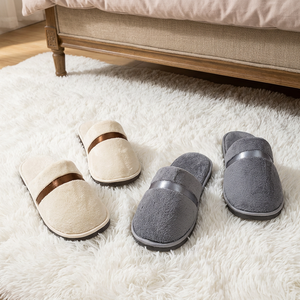 Chaussons d'intérieur jetables personnalisés <span class=keywords><strong>avec</strong></span> logo, doux et antidérapants, pour un confort optimal <span class=keywords><strong>dans</strong></span> les hôtels, les spas et les chambres d'hôtes. - Product Image 2