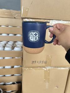 Consegna Puntuale Tazza da Caffè in Ceramica Bianca Lucida/Opaca 15oz con Logo Personalizzato, Base in Sughero e Coperchi Neri per Regali Aziendali - Product Image 4