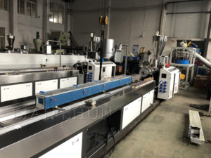 Nouveau profil de WPC/<span class=keywords><strong>PVC</strong></span> faisant la machine avec l'extrudeuse en plastique à vis jumelle - Product Image 3