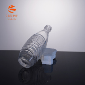 Botellas de Vidrio Ondulado Personalizadas al por Mayor de 500 ml, 700 ml y 750 ml para Ron, Vodka y Ginebra de Marca con Corcho - Product Image 4