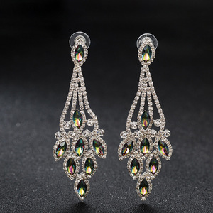 Bijoux d'oreille multicolores, nouvelles boucles d'oreilles en cristal de strass en forme de feuille, boucles d'oreilles personnalisées en diamant, vente en gros E558 - Product Image 2