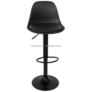 Tabourets <span class=keywords><strong>de</strong></span> <span class=keywords><strong>bar</strong></span> noirs personnalisés, style nordique, écologiques, durables, en plastique, vente directe d'usine, 360 °   Tabourets <span class=keywords><strong>de</strong></span> <span class=keywords><strong>bar</strong></span> noirs pivotants - Product Image 1
