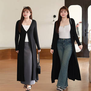 เสื้อคลุมคาร์ดิแกนสีดำทรงยาว ดีไซน์หรูหรา สำหรับผู้หญิงไซส์พลัส พร้อมดีไซน์ไหล่ตรงและเข้ารูปช่วงเอว - Product Image 3