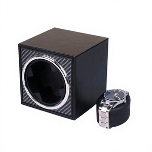 <span class=keywords><strong>Remontoir</strong></span> de <span class=keywords><strong>montre</strong></span> individuel économique à motif fibre de carbone avec étui en similicuir et coussin en mousse à mémoire de forme pour montres de luxe, certifié WCA - Product Image 4