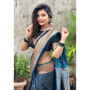 Sari en soie Katan Banarasi bleu foncé tissé avec des fils Zari, conçu par Pooja Rathod pour les vêtements indiens et pakistanais par Elite Weaves - Product Image 6