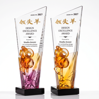 Maßgefertigte Liuli-Kristalltrophäe Bernstein-Lila Glas-Ziegenskulptur Auszeichnung für Jährliche Unternehmensanerkennung Team-Motivationsgeschenk Dekoration