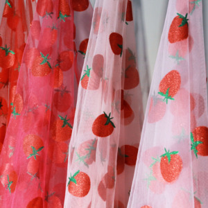 Tessuto in <span class=keywords><strong>Tulle</strong></span> di Nylon con Motivo a Fragola Lucido, Rete Glitterata Trasparente per Abiti, Costumi, Accessori per Capelli, Decorazioni, Vendita all'Ingrosso - Product Image 5