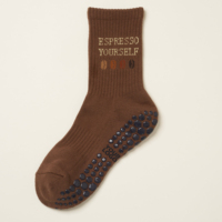 Chaussettes antidérapantes personnalisées avec logo pour femmes, idéales pour le fitness en intérieur, le yoga, la danse et le Pilates, respirantes et tricotées, avec manchette de maintien.