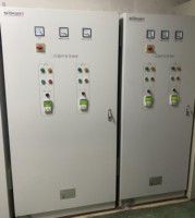 Armoire de commande PLC industrielle avec I/O à distance, HMI et panneau de contrôle pour l'automatisation du traitement de l'eau