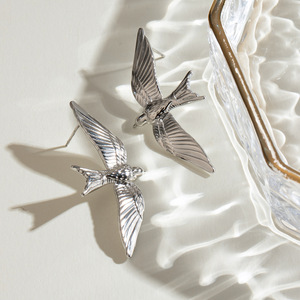 ต่างหูรูปนก 3 มิติ สแตนเลส รูปทรงเรขาคณิต สวมใส่ได้ทุกวัน เหมาะสำหรับทุกเพศ - Product Image 2