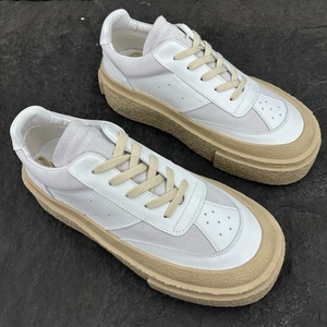 Chaussures de course tendance respirantes en cuir véritable avec semelle intermédiaire en caoutchouc pour hommes, blanches, à lacets, avec fonction rehaussement - Product Image 2