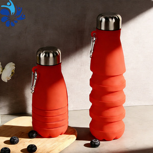 Bouteille d'eau pliable en silicone réutilisable avec mousqueton, idéale pour les voyages, les activités de plein air, cadeau unisexe - Product Image 4