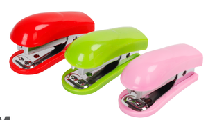 Venta al por mayor de alta calidad de estilo básico lindo <span class=keywords><strong>Kawaii</strong></span> portátil de plástico Mini grapadora de papel para la escuela de oficina - Product Image 4