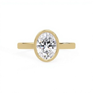 Anillo de compromiso minimalista y moderno con diamante de laboratorio de 2 quilates, engastado en bisel ovalado de oro de 14 quilates. - Product Image 4