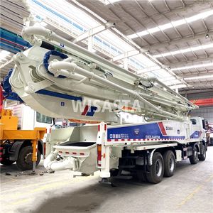 Camión Bomba de Concreto Usado Zoomlion Benz Actros 8X4 con Chasis y Pluma de 56m en Venta - Product Image 5