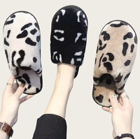 Chaussons d'intérieur populaires pour femmes, motif léopard, automne-hiver, sandales moelleuses antidérapantes, pantoufles en peluche