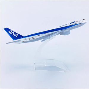 Modèle d'avion en métal moulé sous pression Boeing 777-200 de la compagnie aérienne ANA à l'échelle 1/400 de 16 cm avec support - Product Image 3
