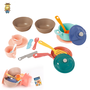 Ensemble de jeu de cuisine en plastique souple 15 pièces, jouets de vaisselle d'imitation en PE pour enfants - Product Image 6