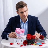 Kotak Mawar Mini Abadi HFlora Grosir, 3 Mawar Awet Bentuk Hati, Kotak Hadiah untuk Hari Valentine, Wisuda, dan Acara Lainnya
