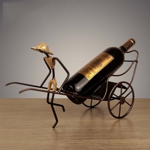 Risciò umano portabottiglie in ferro battuto retrò portabottiglie vino nostalgico portabottiglie vino espositore creativo per Bar Cafe - Product Image 1