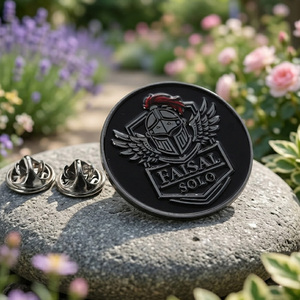 Pins de solapa de esmalte personalizados, chapados en negro, con logotipo 3D del Club Faisal Solo, letras, pins de anime, insignia de pin personalizada de aleación de zinc metálica - Product Image 2